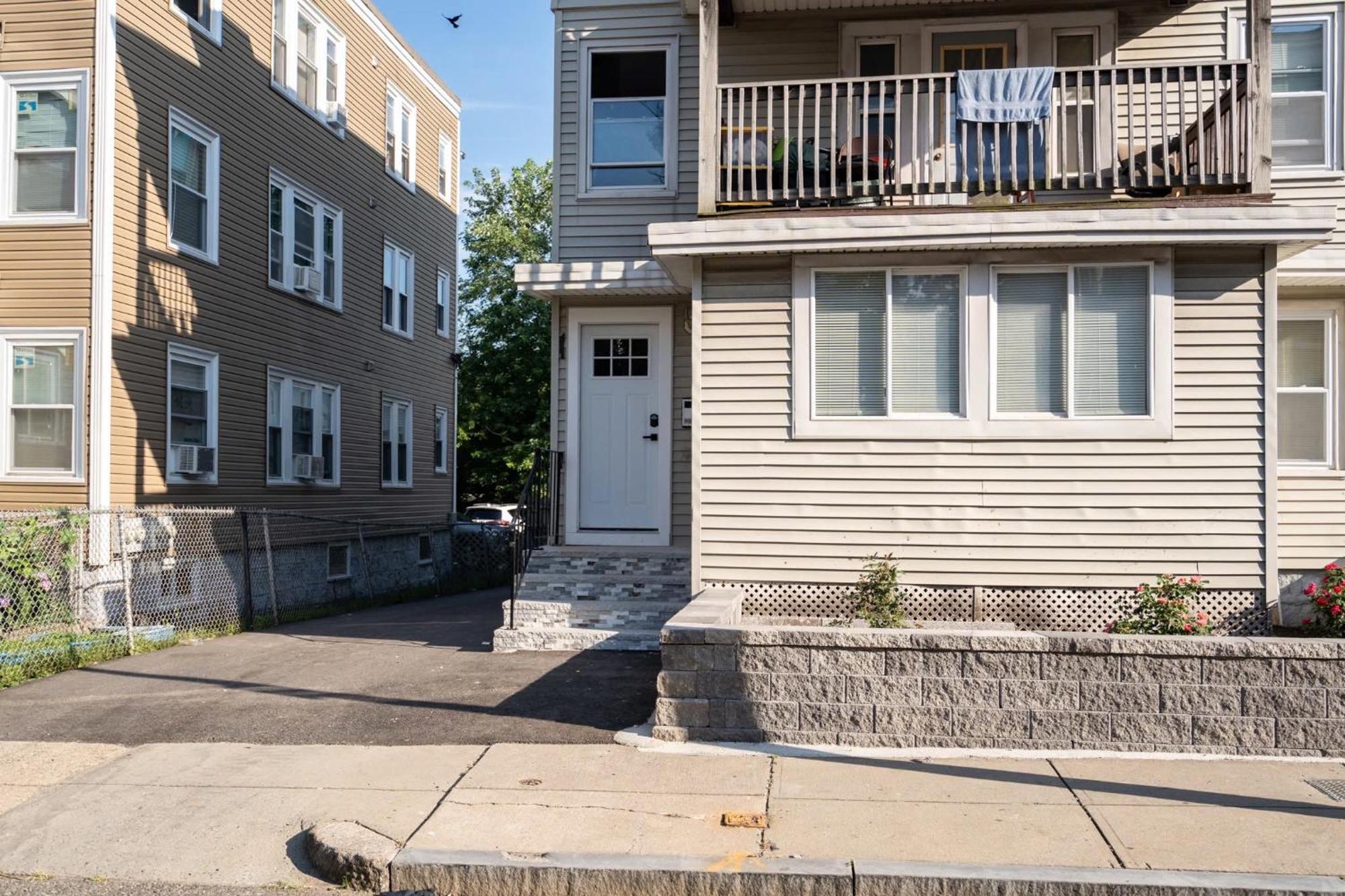 30-1 4Br Boston - Comfortable Apt Near Mbta المظهر الخارجي الصورة